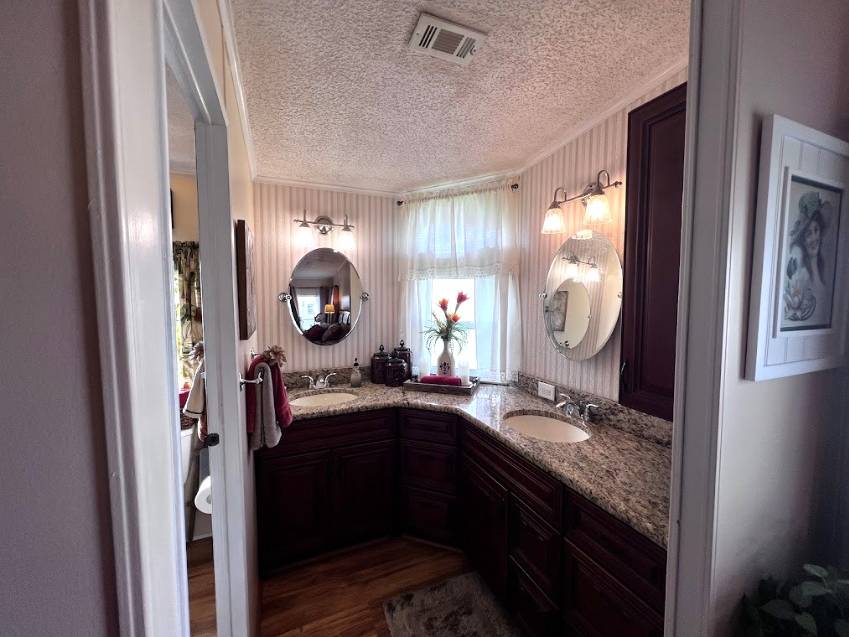 1011 Eagle Drive a Winter Haven, FL Mobile or Manufactured Home for Sale